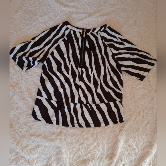 🔥🔥🔥SALE🔥🔥🔥NWOT Michael Kors Zebra Top & Skirt Set - Picture 8 of 10